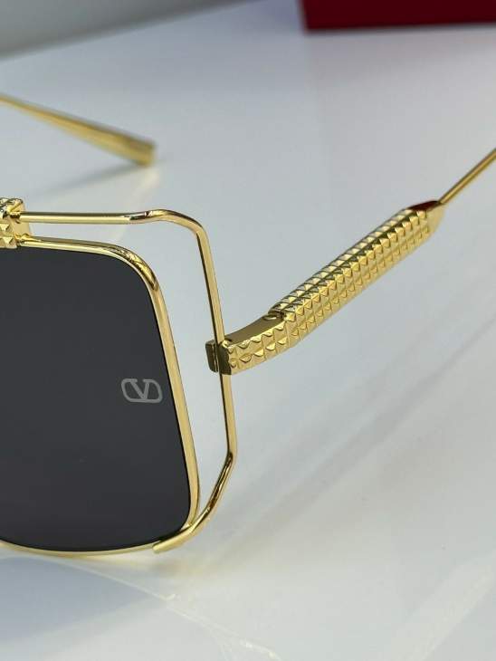 Picture of Valentino Sunglasses _SKUfw65111969fw
